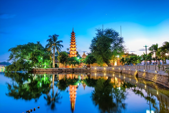 a-budget-guide-for-daily-expenses-in-vietnam-with-asia-online-tours-tran-quoc-pagoda
